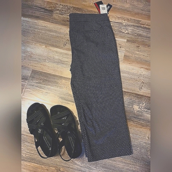 Capri's - Picture 4 of 6